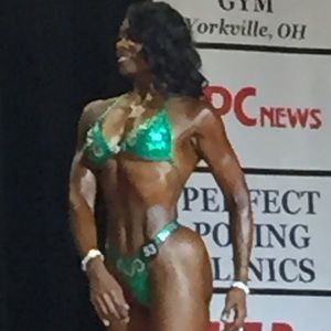 Meet your Posher, Larri